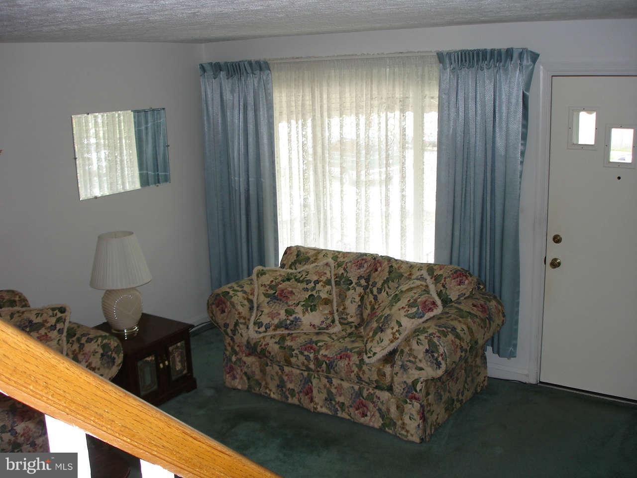 1904 Jasmine Road Baltimore, MD 21222 - Photo 9 of 30 Living Room
