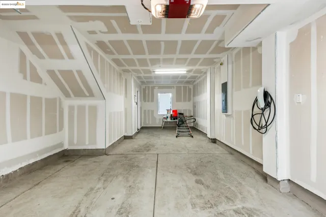 a view of a back yard of the building