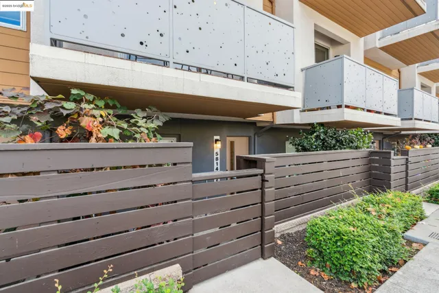 a room with window and a ceiling fan