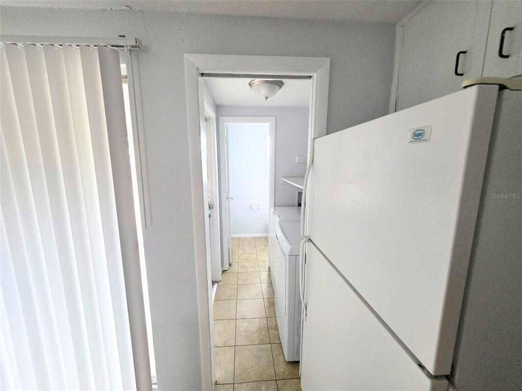 546 Briarwood Road Venice, FL 34293 - Photo 15 of 20 a bathroom with a bathtub and a shower