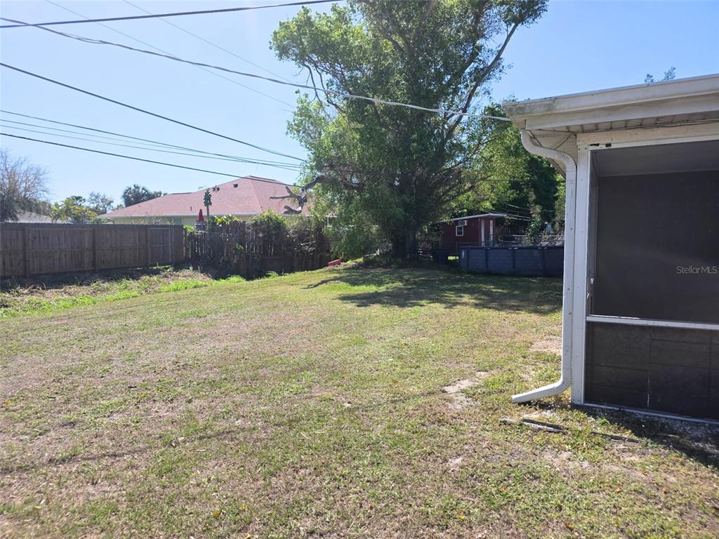 546 Briarwood Road Venice, FL 34293 - Photo 19 of 20 a view of a backyard
