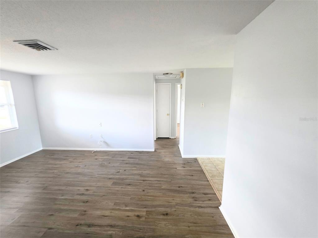 546 Briarwood Road Venice, FL 34293 - Photo 7 of 20 a view of an empty room and window