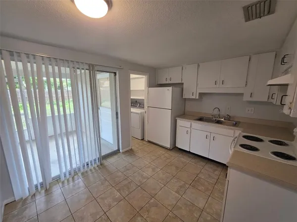 $1,600 | 546 Briarwood Road, Venice, FL 34293
