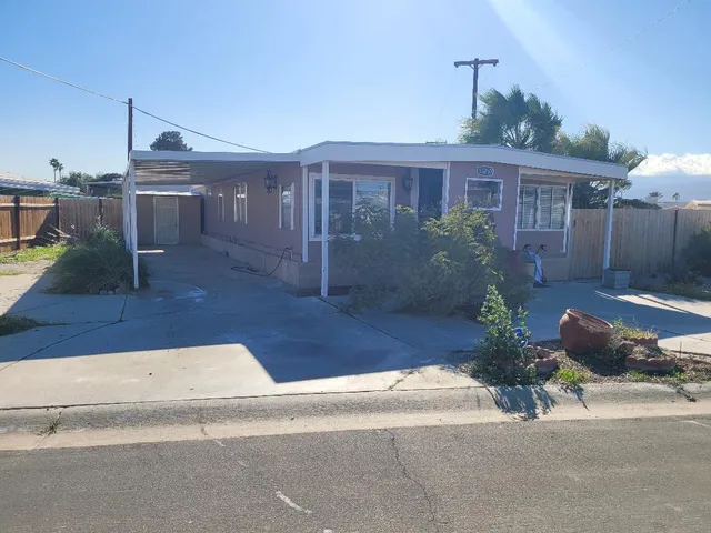 a front view of house with yard