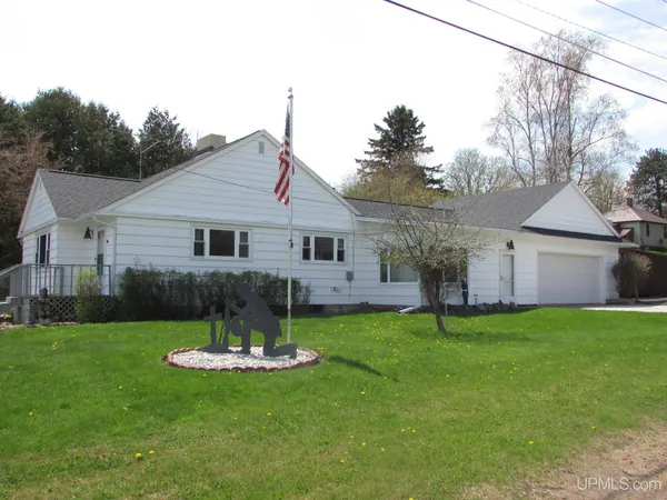 $194,500 | 404 Bowling Avenue, Baraga, MI 49908
