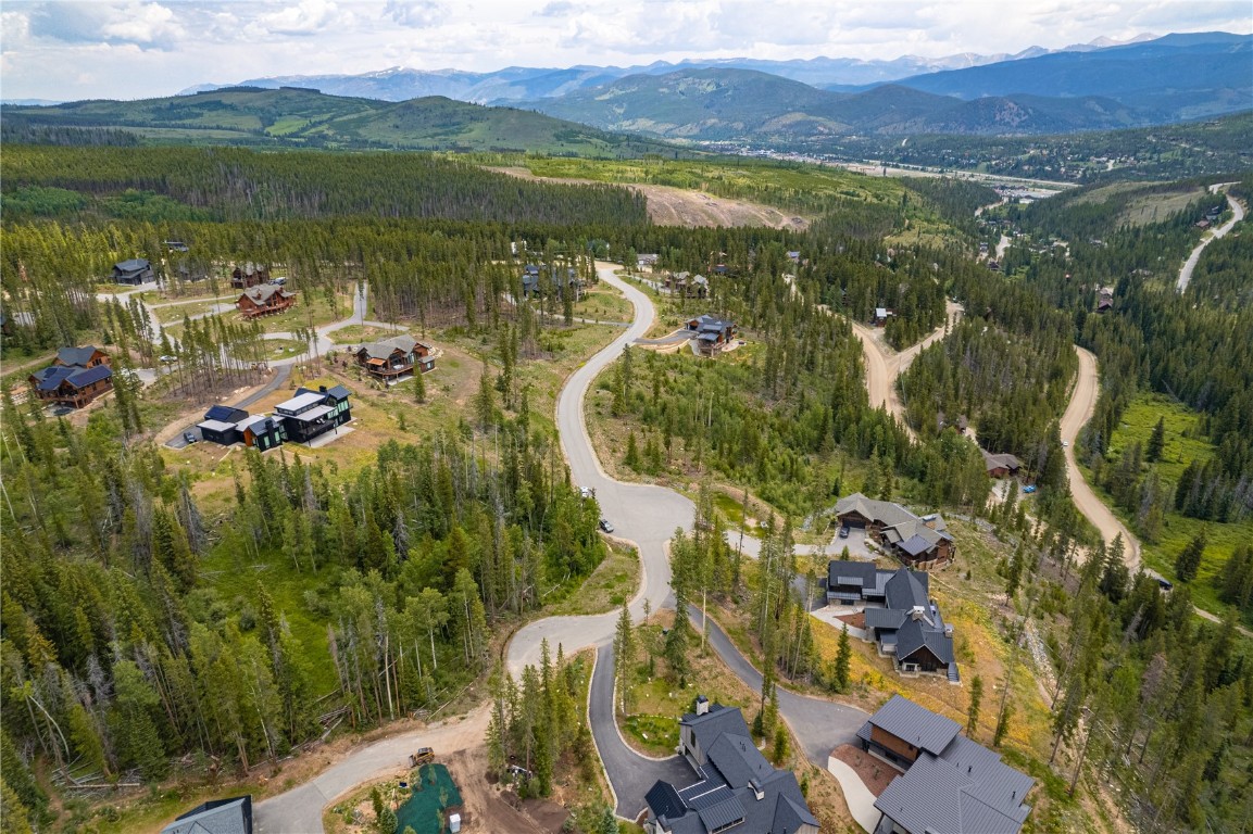 Aerial view with a mountain view