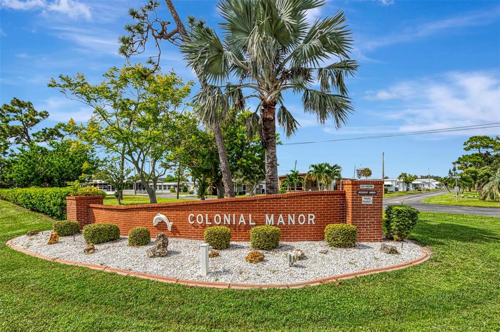 259 Inner Drive East Venice, FL 34285 - Photo 22 of 26 a view of a swimming pool with a yard