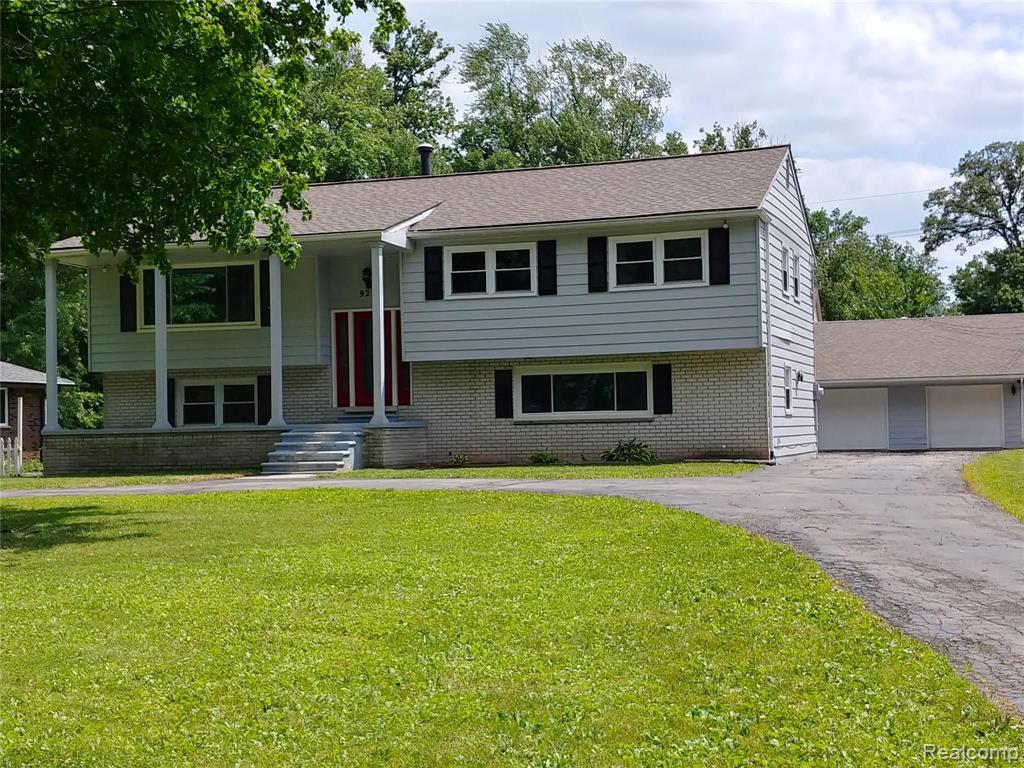 9211 Rucker Road Grosse Ile, MI 48138 - Photo 2 of 34