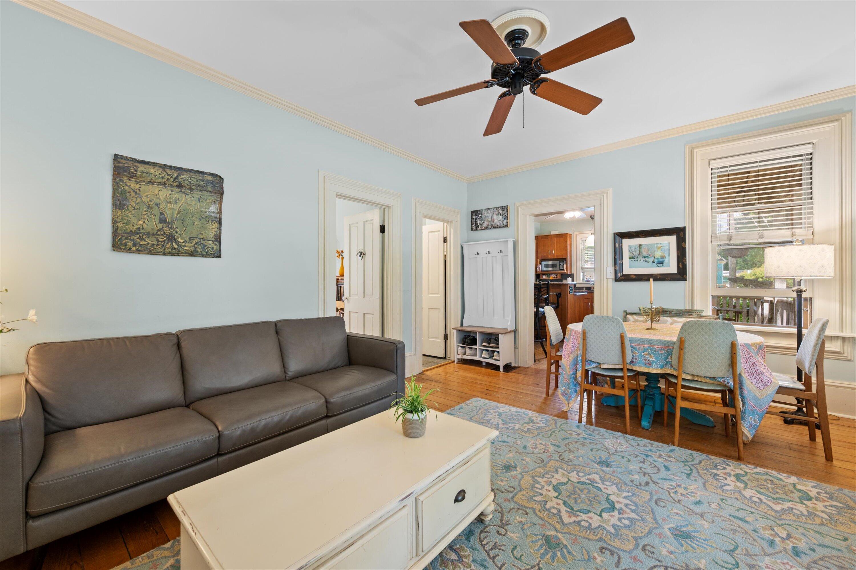 3174 South Herman Street Milwaukee, WI 53207 - Photo 7 of 25 Living room