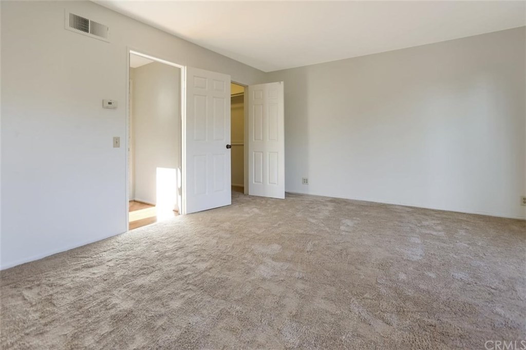 292 Palmer Street, Unit C2 Costa Mesa, CA 92627 - Photo 18 of 40 Large Master Suite on 3rd Level also en suite full bathroom attached.
