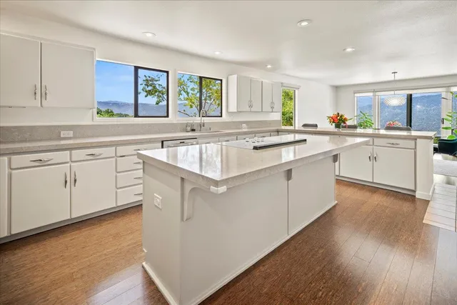 $2,890,000 | 31499 Vía Las Rosas, Carmel Valley, CA 93924