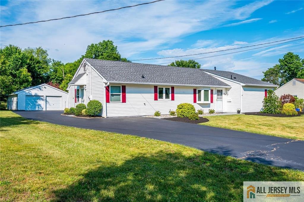 39 Kendall Road Kendall Park, NJ 08824 - Photo 1 of 41