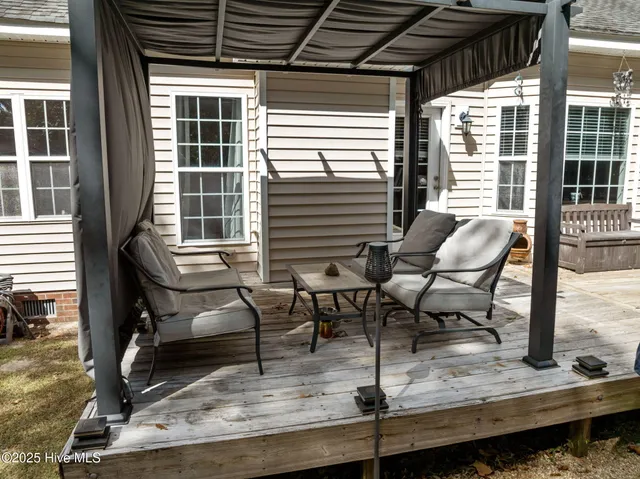 $299,900 | 122 Pirate Cove Road, Washington, NC 27889