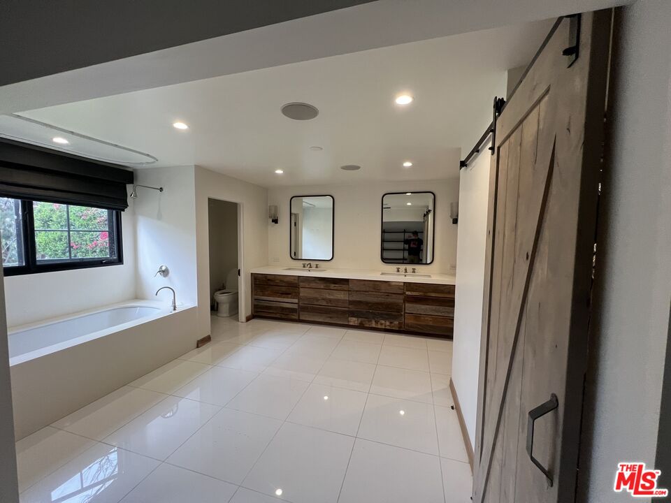 3360 Wrightview Place Studio City, CA 91604 - Photo 11 of 16 a view of a hallway view with wooden floor and furniture