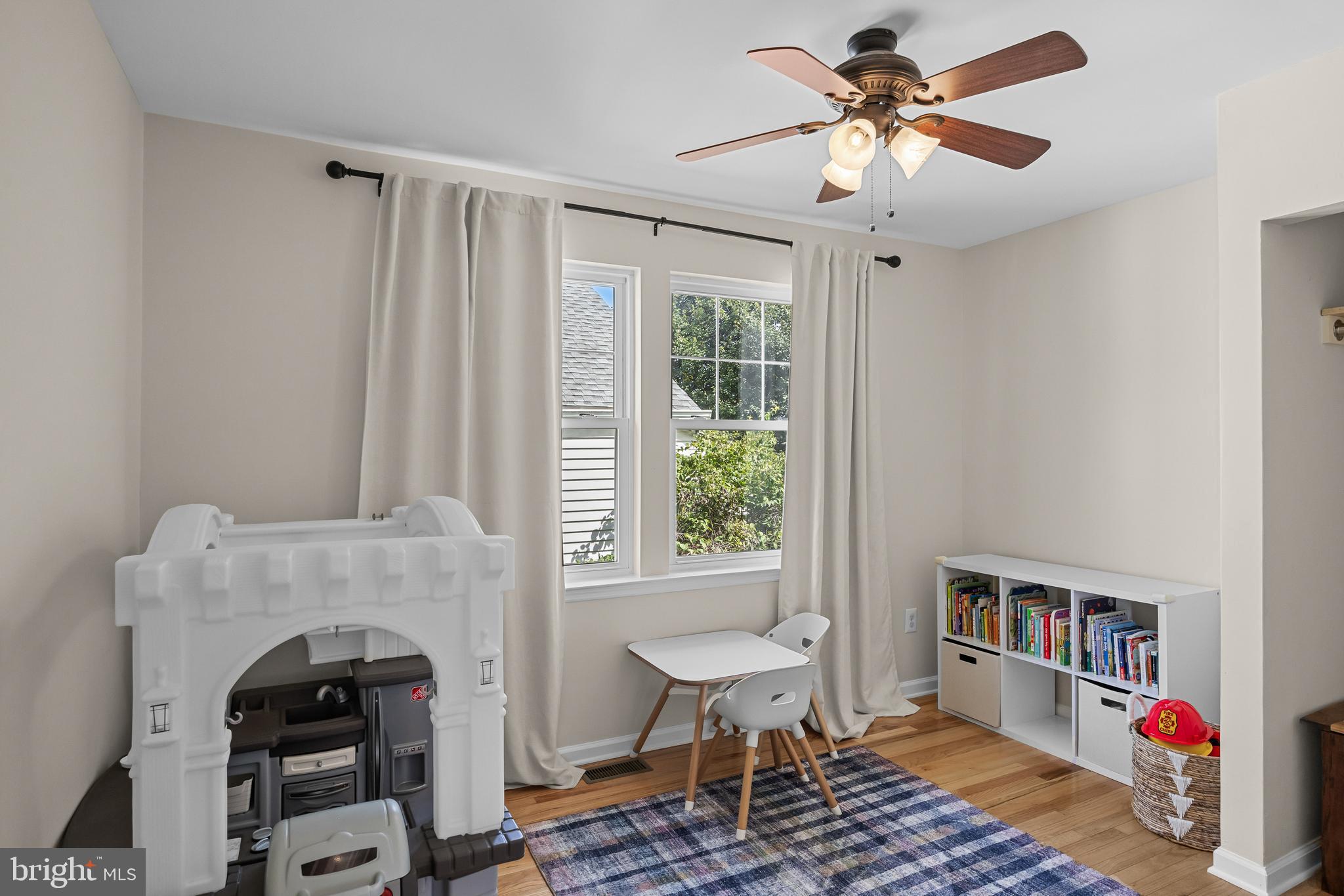 188 Carlisle Road Audubon, NJ 08106 - Photo 14 of 40 a living room with furniture and a window