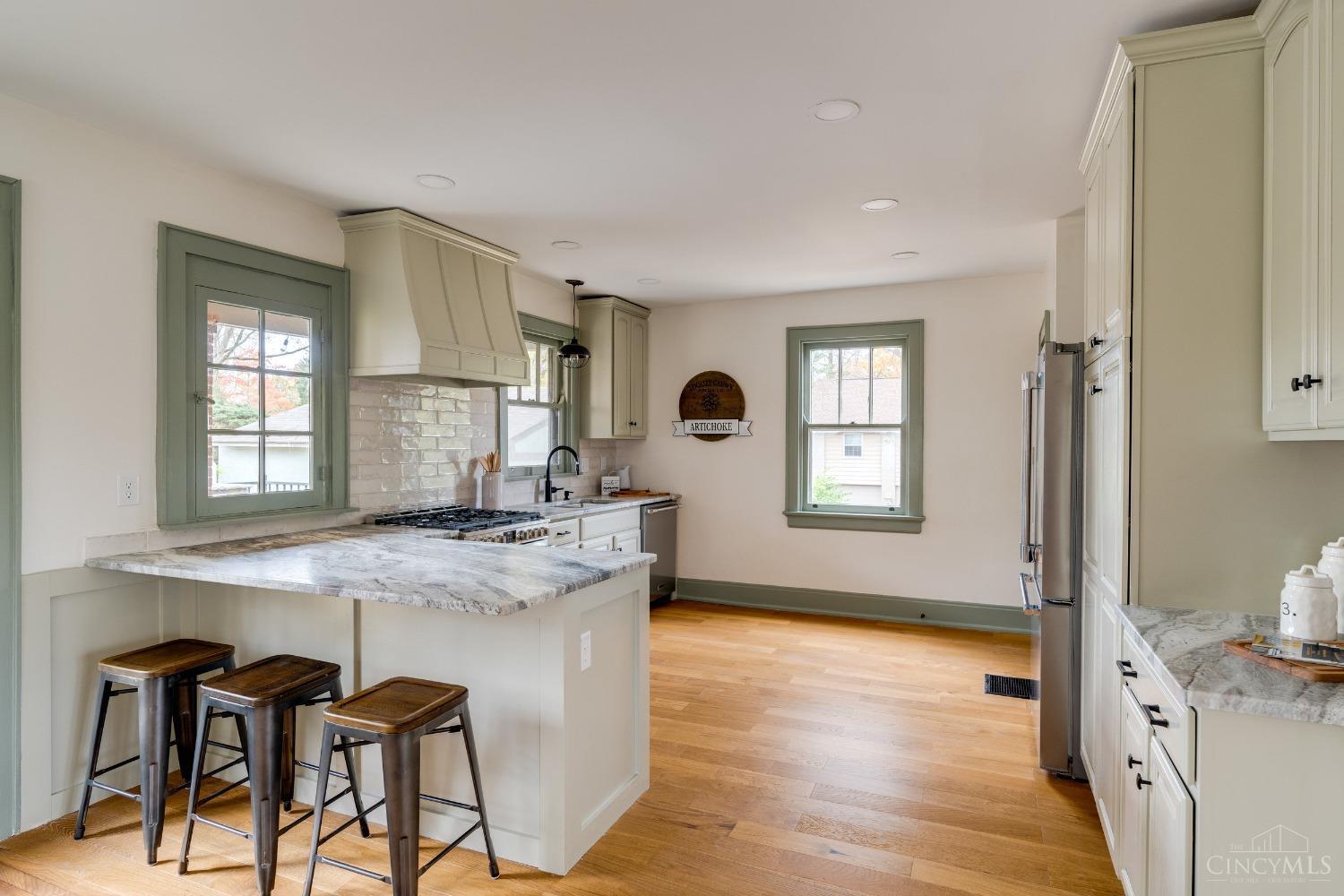 55 West Sharon Road Cincinnati, OH 45246 - Photo 12 of 43