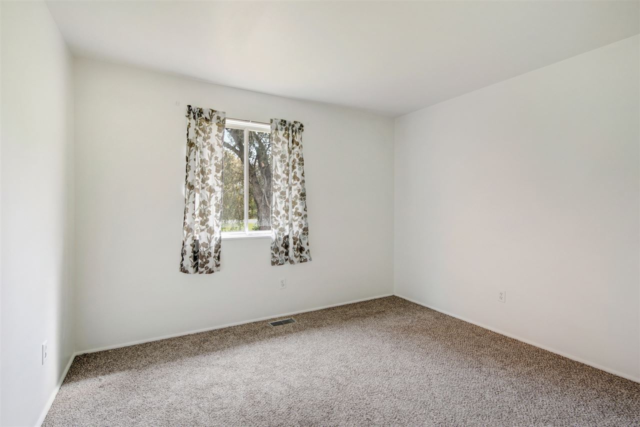 12391 North Genesee Road Clio, MI 48420 - Photo 17 of 23 31397889-16.JPG