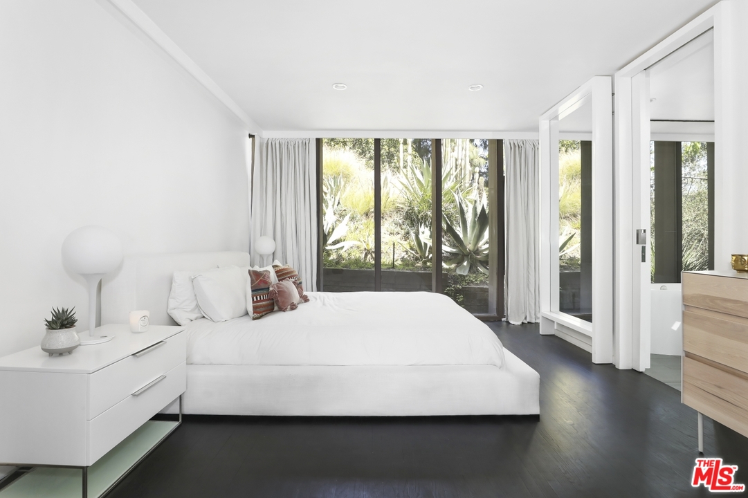2867 Belden Drive Los Angeles, CA 90068 - Photo 30 of 54 a large white bed in a white room