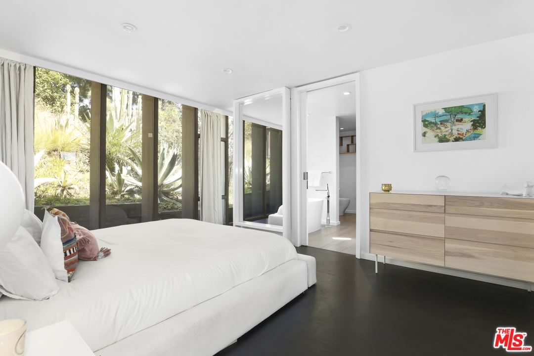 2867 Belden Drive Los Angeles, CA 90068 - Photo 32 of 54