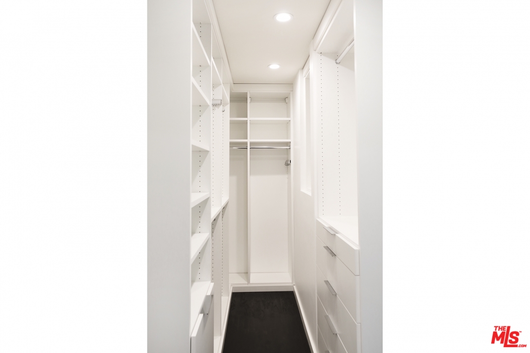 2867 Belden Drive Los Angeles, CA 90068 - Photo 37 of 54 a view of a hallway