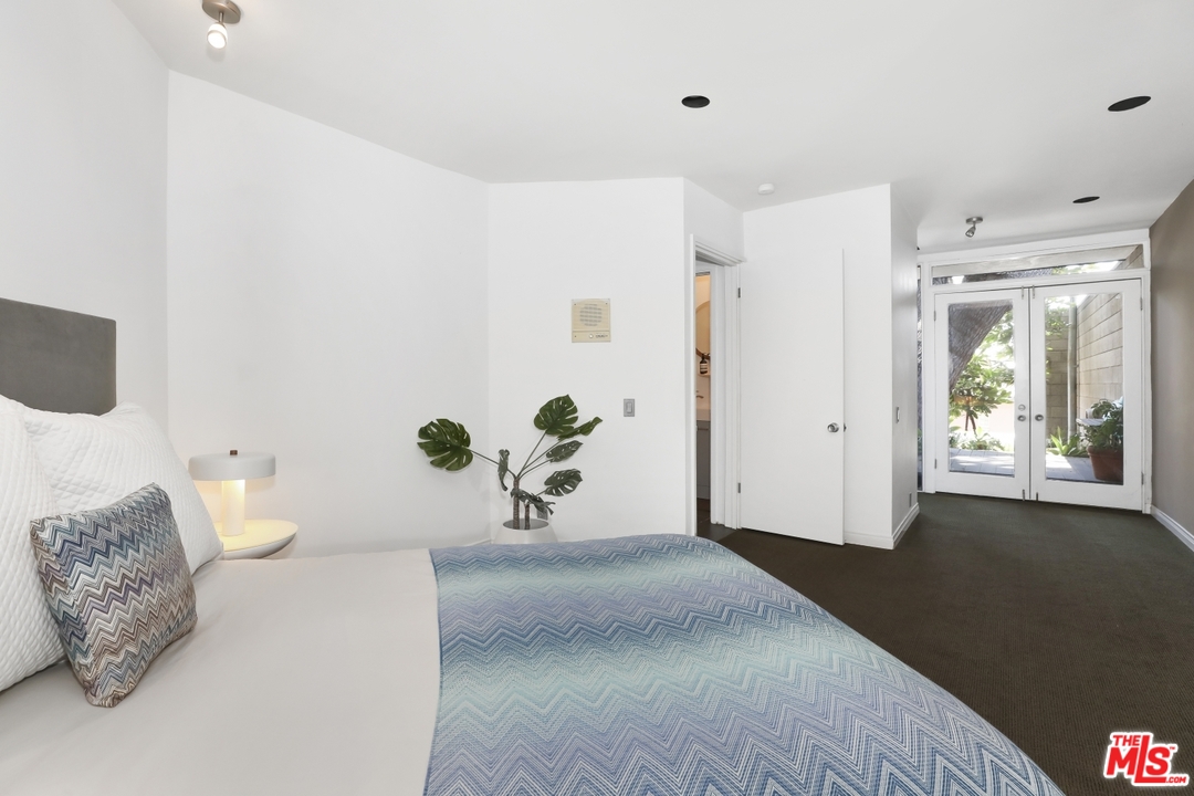 2867 Belden Drive Los Angeles, CA 90068 - Photo 46 of 54