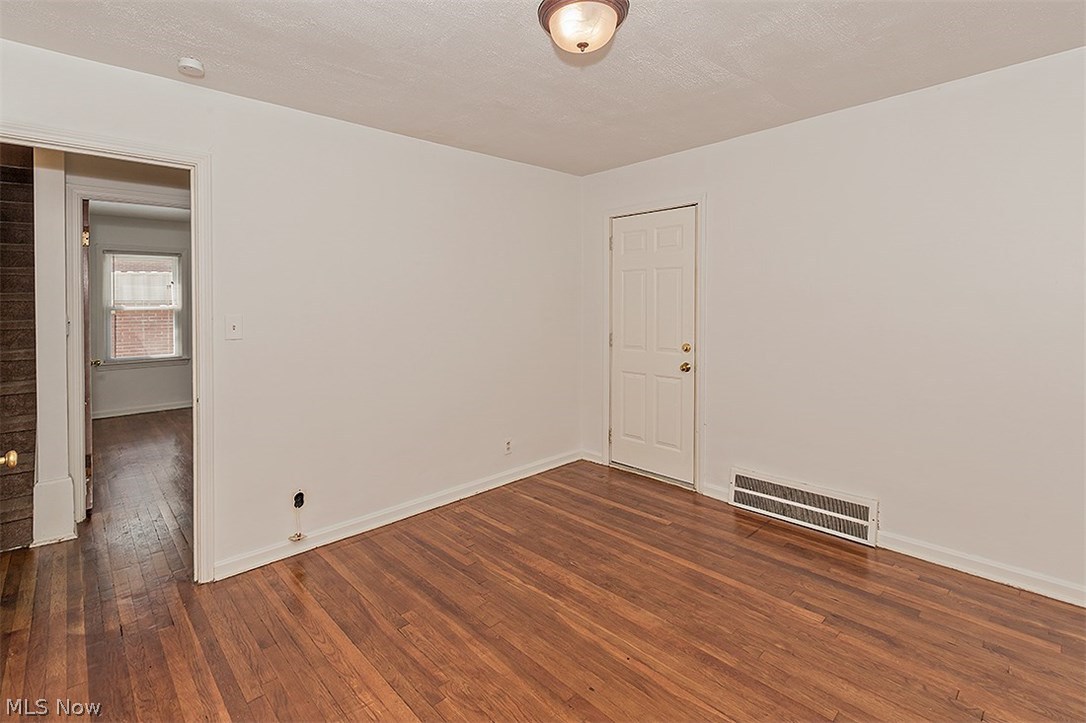 1458 Sunset Road Cleveland, OH 44124 - Photo 15 of 33