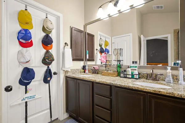 $2,275 | 820 Bryce Canyon Drive, Pflugerville, TX 78660