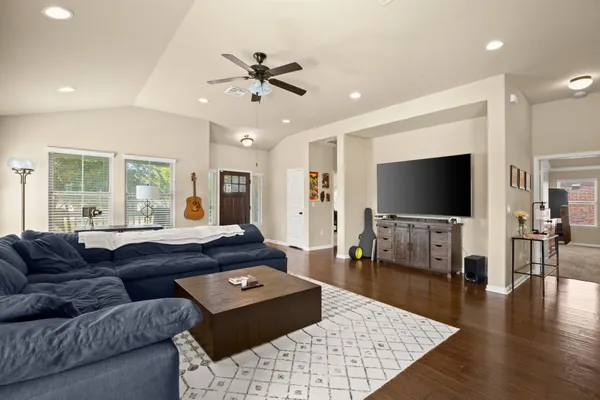 $2,275 | 820 Bryce Canyon Drive, Pflugerville, TX 78660