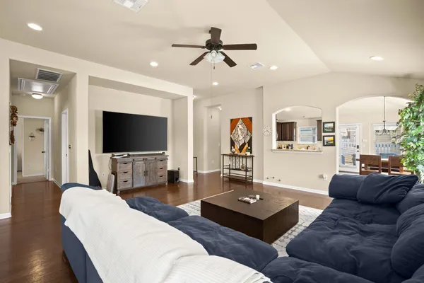 $2,275 | 820 Bryce Canyon Drive, Pflugerville, TX 78660