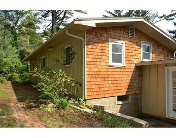 532 Delano Road Marion, MA 02738 - Photo 4 of 27 a front view of a house with a garden