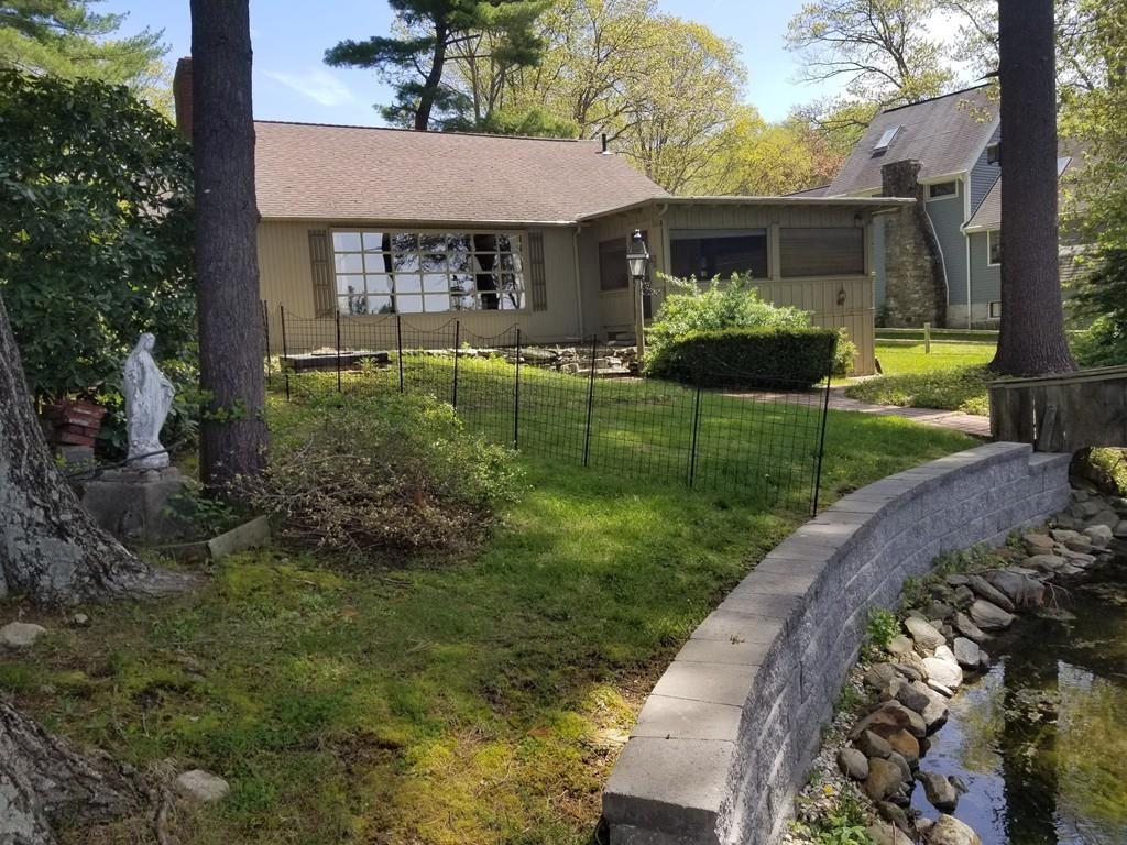 3 Lakeview Road Webster, MA 01570 - Photo 5 of 40 a front view of a house with garden