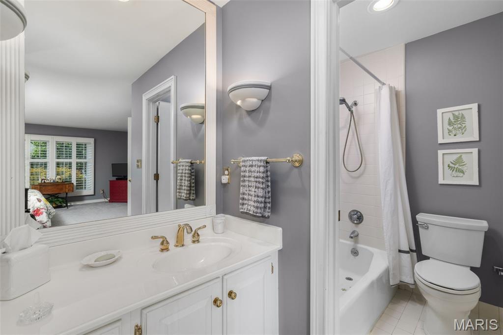 2387 Baxton Way Chesterfield, MO 63017 - Photo 34 of 64