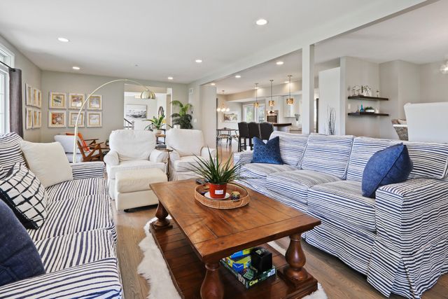 1104 Shabbona Drive, Fontana, WI 53125