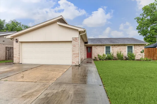 $265,000 | 4010 Bluebonnet Trail, Deer Park, TX 77536