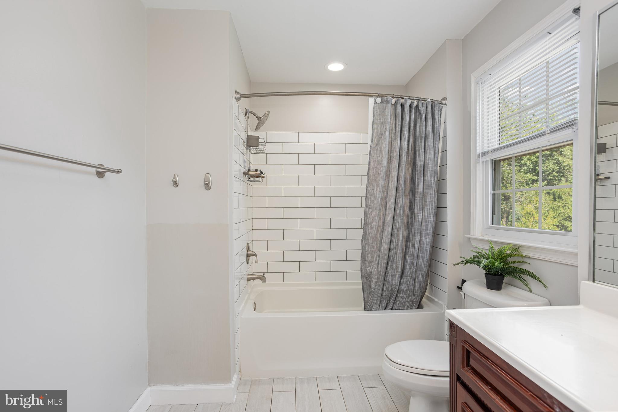 5457 Treefrog Place Columbia, MD 21045 - Photo 17 of 28 Primary bath