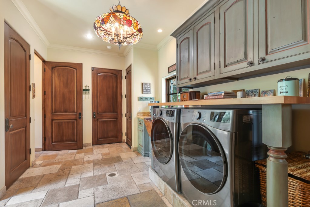3439 Dorothy Road Topanga, CA 90290 - Photo 32 of 44 Mud Room Actual