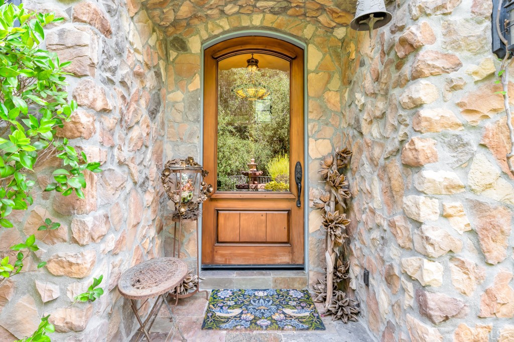 3439 Dorothy Road Topanga, CA 90290 - Photo 5 of 44 Inviting Front Door Entry