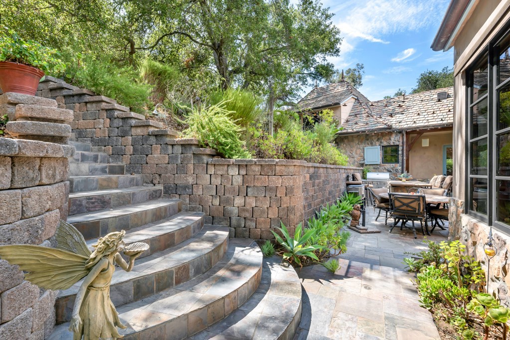 3439 Dorothy Road Topanga, CA 90290 - Photo 8 of 44 Grand Stairway to Upper Zen Lounge