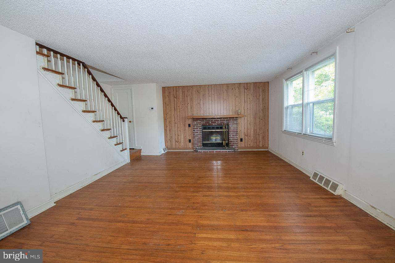 630 Hey Lane Springfield, PA 19064 - Photo 4 of 22