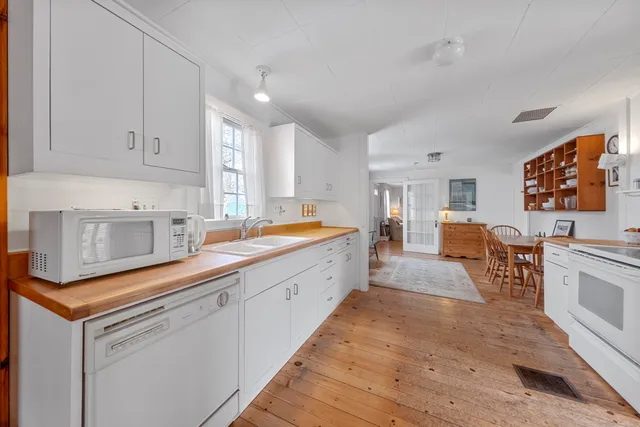 $975,000 | 9 Limerock Street, Rockport, ME 04856