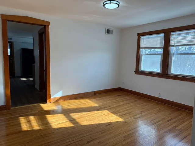 $1,200 | 5501 North Luna Avenue, Unit 2, Chicago, IL 60630