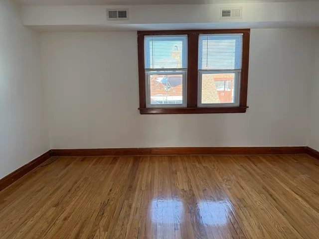 $1,200 | 5501 North Luna Avenue, Unit 2, Chicago, IL 60630