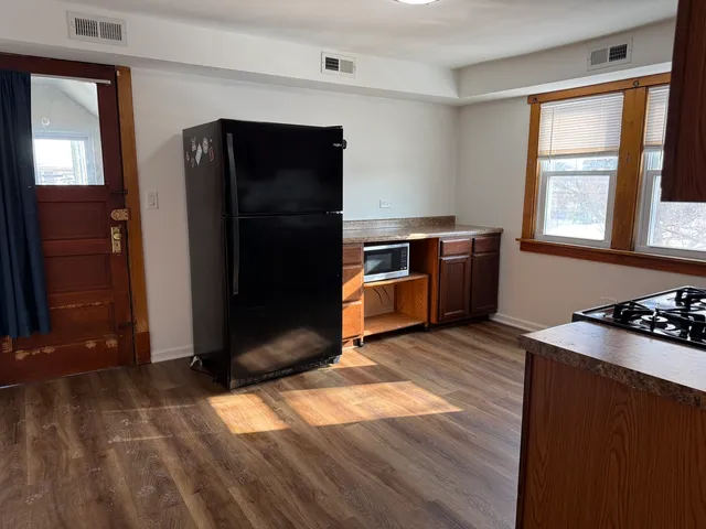 $1,200 | 5501 North Luna Avenue, Unit 2, Chicago, IL 60630