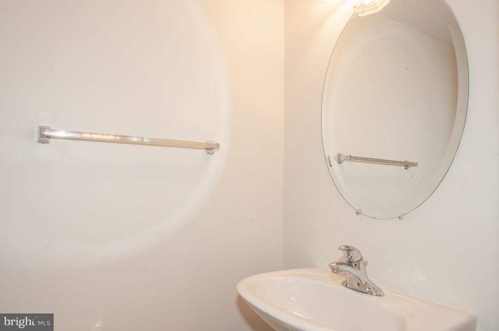 9287 Laurel Ridge Crossing Road Lorton, VA 22079 - Photo 11 of 30 Bath