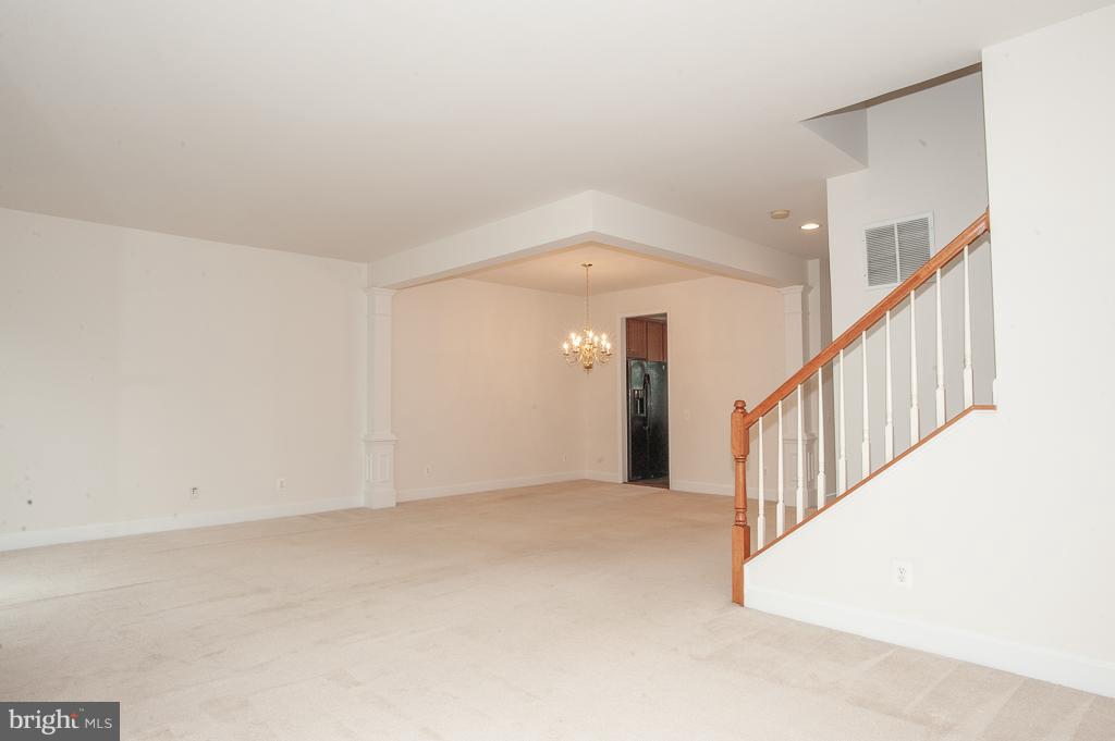 9287 Laurel Ridge Crossing Road Lorton, VA 22079 - Photo 14 of 30 Living Room