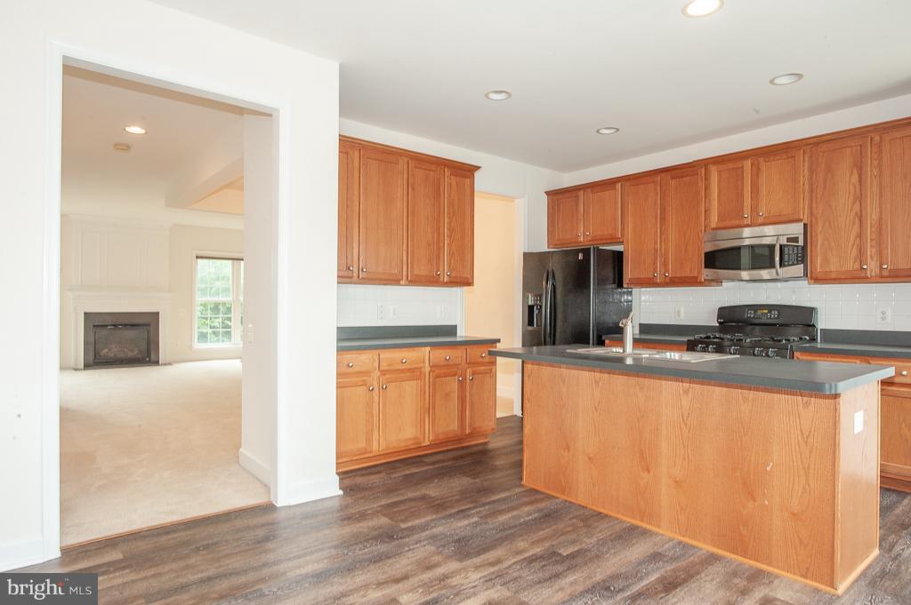 9287 Laurel Ridge Crossing Road Lorton, VA 22079 - Photo 3 of 30 Kitchen