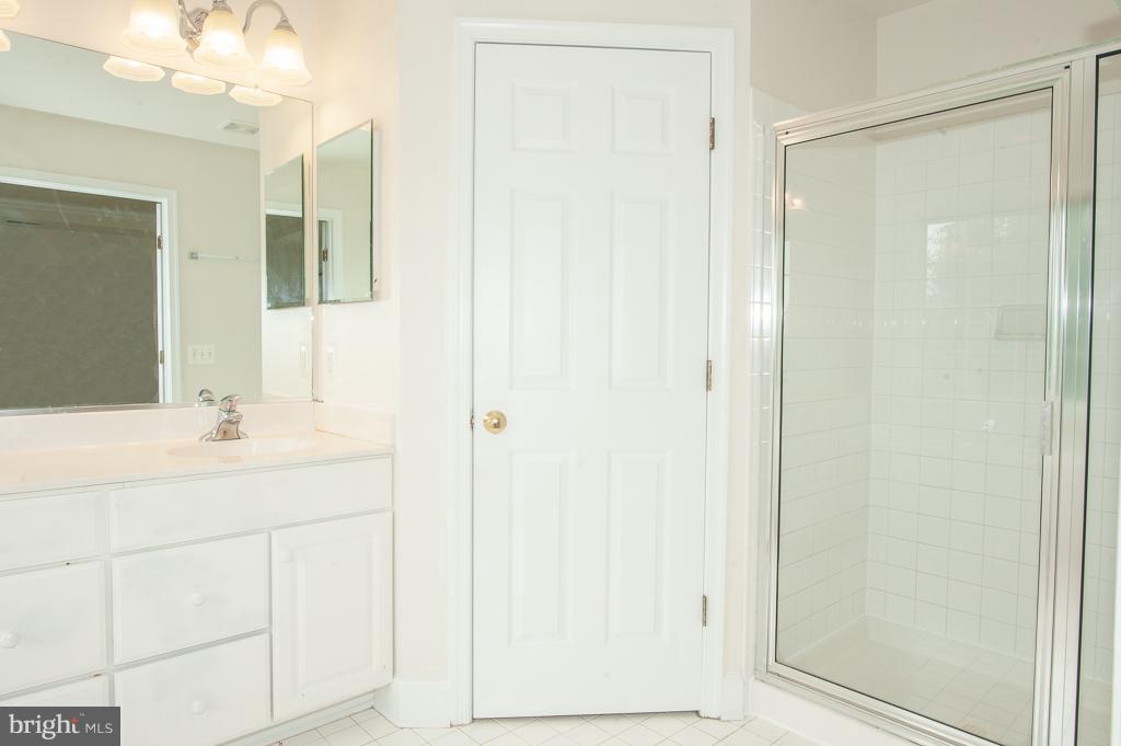 9287 Laurel Ridge Crossing Road Lorton, VA 22079 - Photo 21 of 30 Master Bath