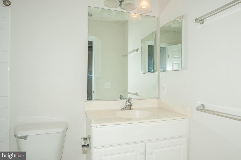 9287 Laurel Ridge Crossing Road Lorton, VA 22079 - Photo 24 of 30 Bath