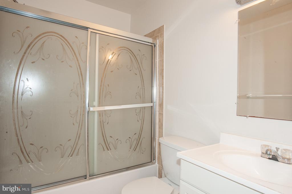 9287 Laurel Ridge Crossing Road Lorton, VA 22079 - Photo 29 of 30 Bath