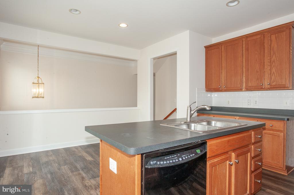 9287 Laurel Ridge Crossing Road Lorton, VA 22079 - Photo 4 of 30 Kitchen